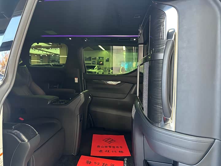 Фото 22 - Lexus LM