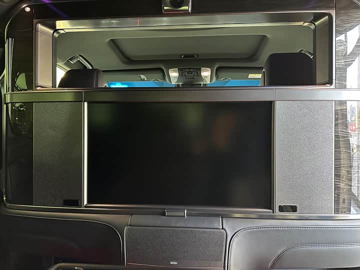 Фото 25 - Lexus LM