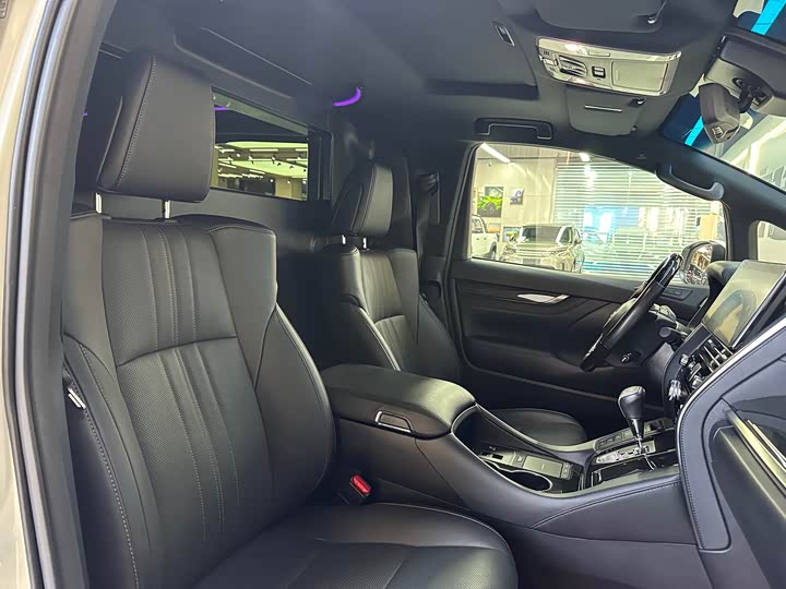 Фото 30 - Lexus LM