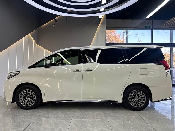 Фото 7 - Lexus LM