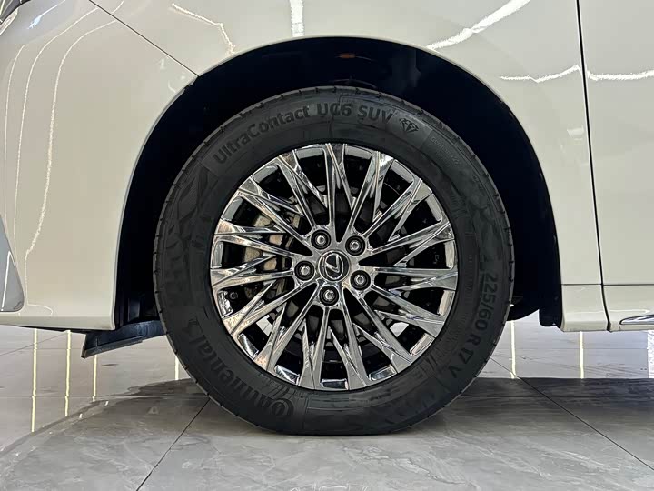 Фото 8 - Lexus LM