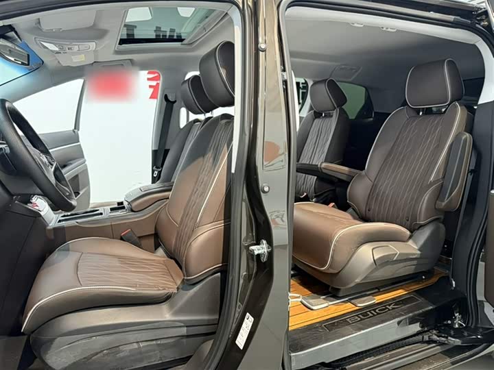 Фото 10 - Buick GL8 ES