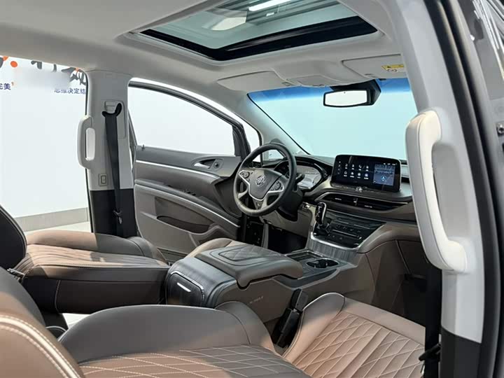 Фото 17 - Buick GL8 ES