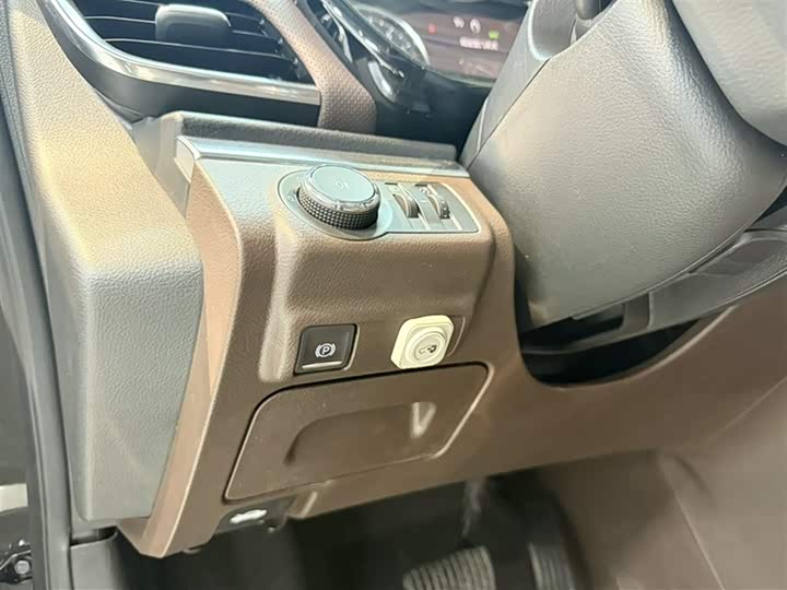 Фото 20 - Buick GL8 ES