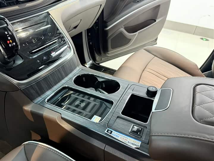 Фото 9 - Buick GL8 ES