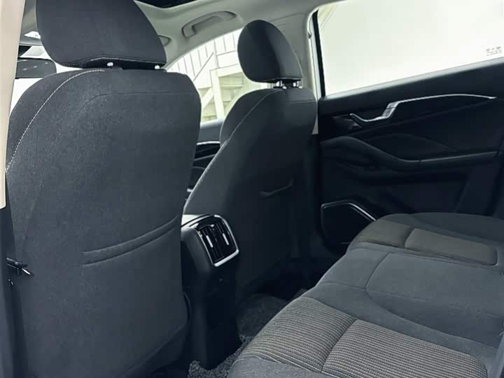 Фото 10 - Bestune B70