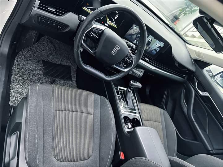 Фото 11 - Bestune B70