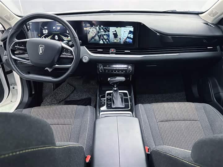 Фото 12 - Bestune B70