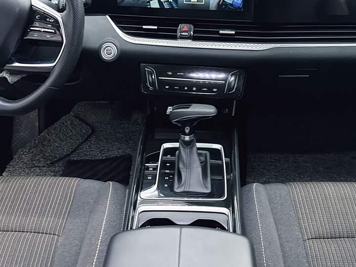 Фото 14 - Bestune B70