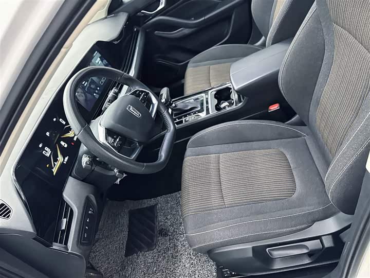 Фото 15 - Bestune B70