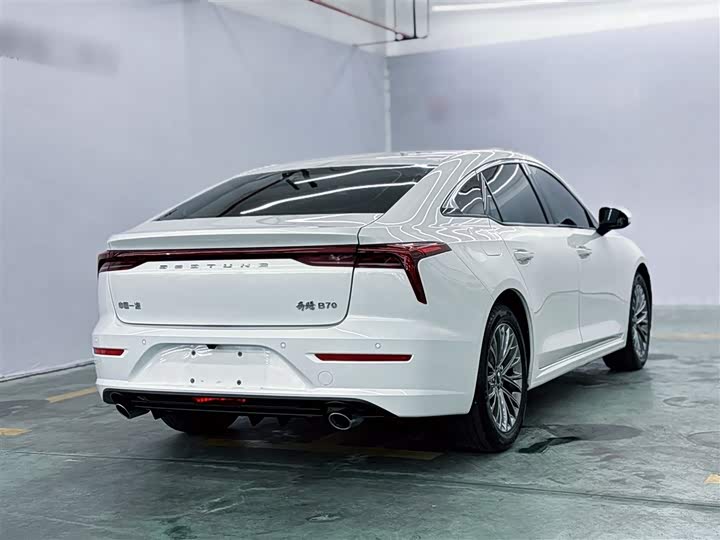 Фото 7 - Bestune B70