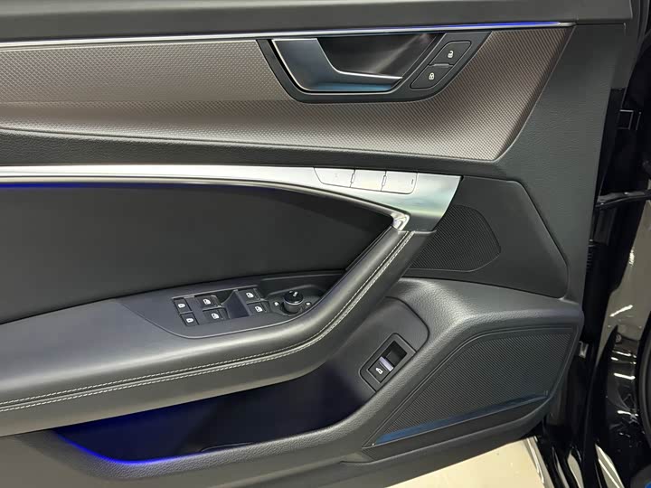 Фото 12 - Audi A6L