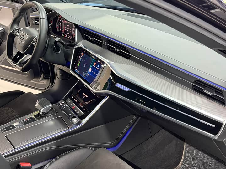 Фото 13 - Audi A6L