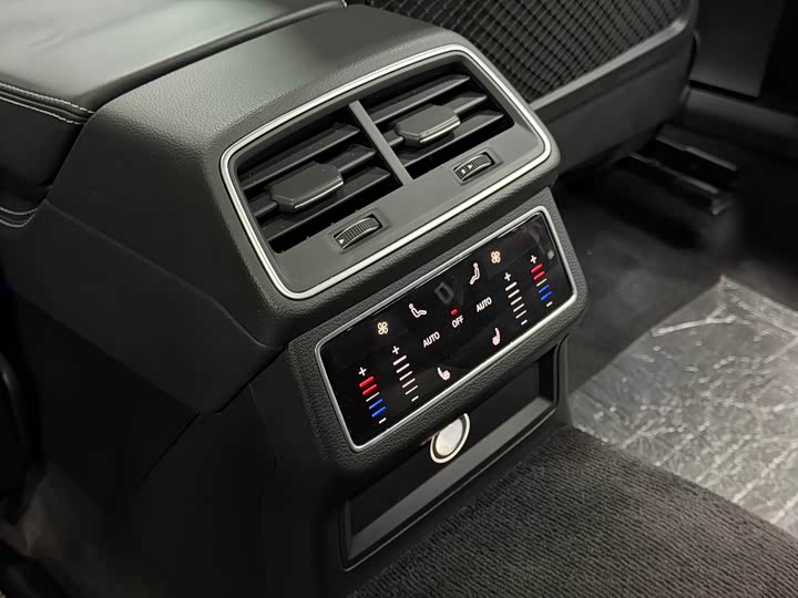 Фото 17 - Audi A6L