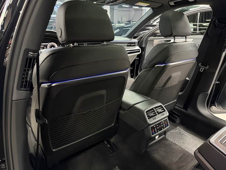 Фото 18 - Audi A6L