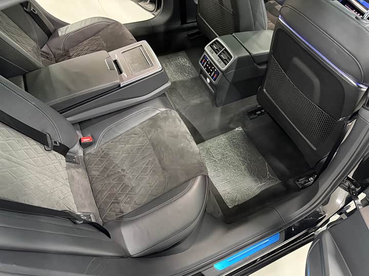 Фото 19 - Audi A6L