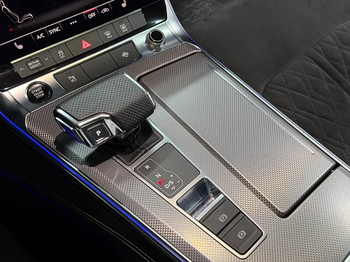 Фото 25 - Audi A6L