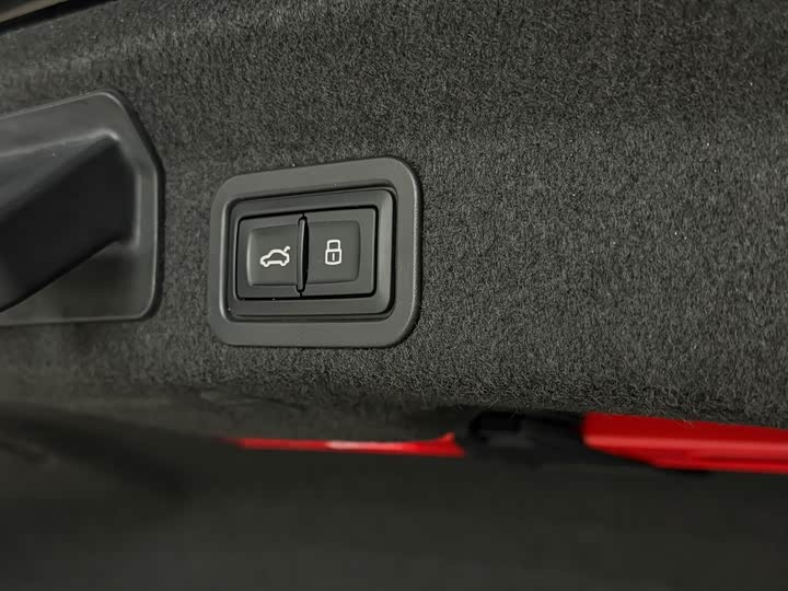 Фото 32 - Audi A6L