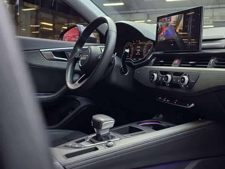 Фото 10 - Audi A4L