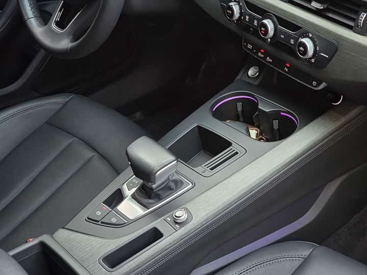 Фото 11 - Audi A4L