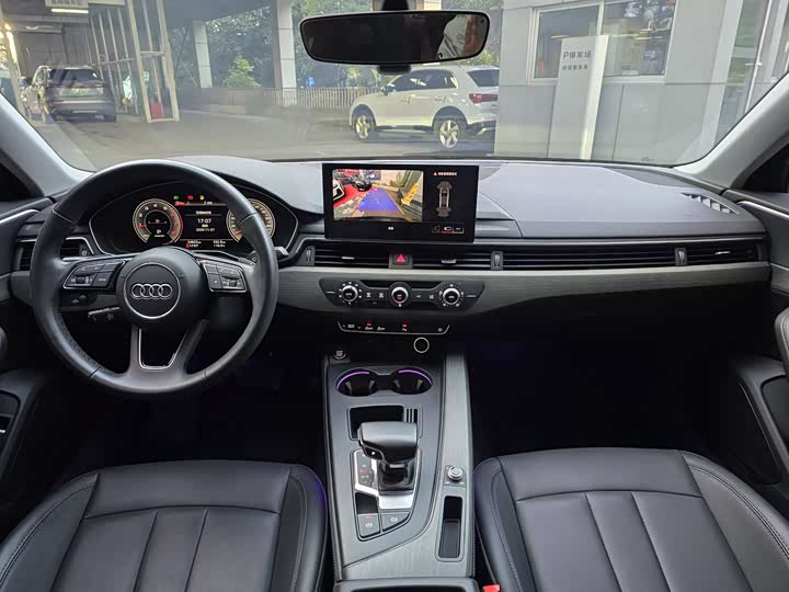 Фото 13 - Audi A4L