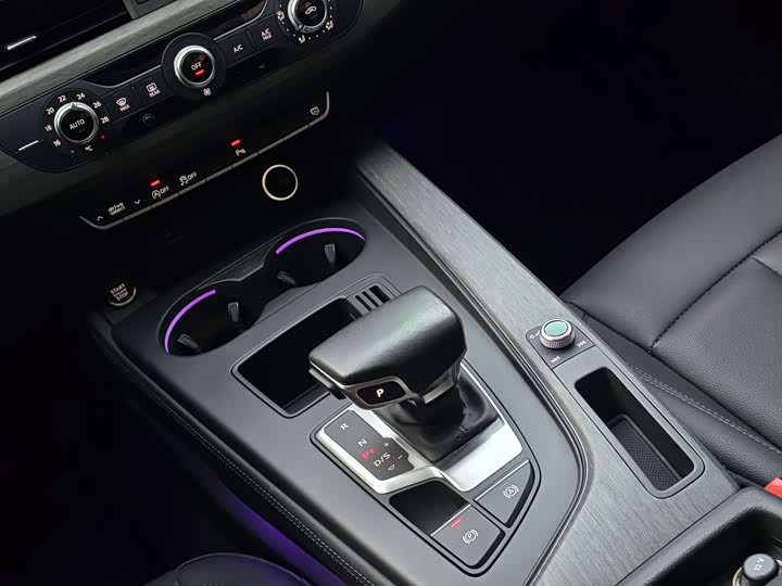 Фото 16 - Audi A4L