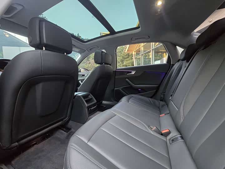 Фото 17 - Audi A4L