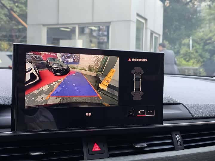 Фото 22 - Audi A4L