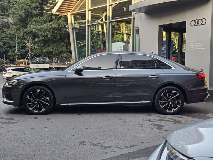 Фото 6 - Audi A4L