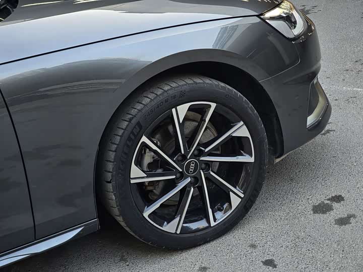 Фото 8 - Audi A4L