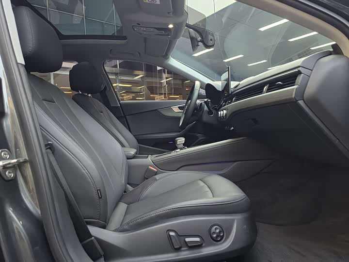 Фото 9 - Audi A4L