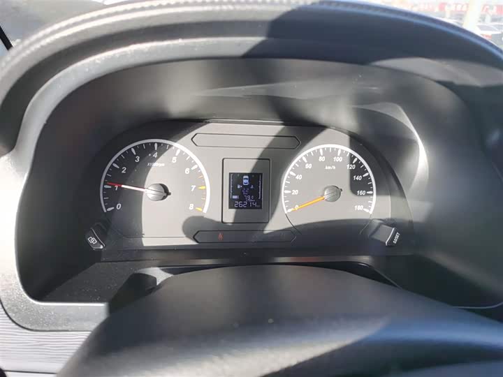 Фото 12 - Dongfeng Forthing Lingzhi M5