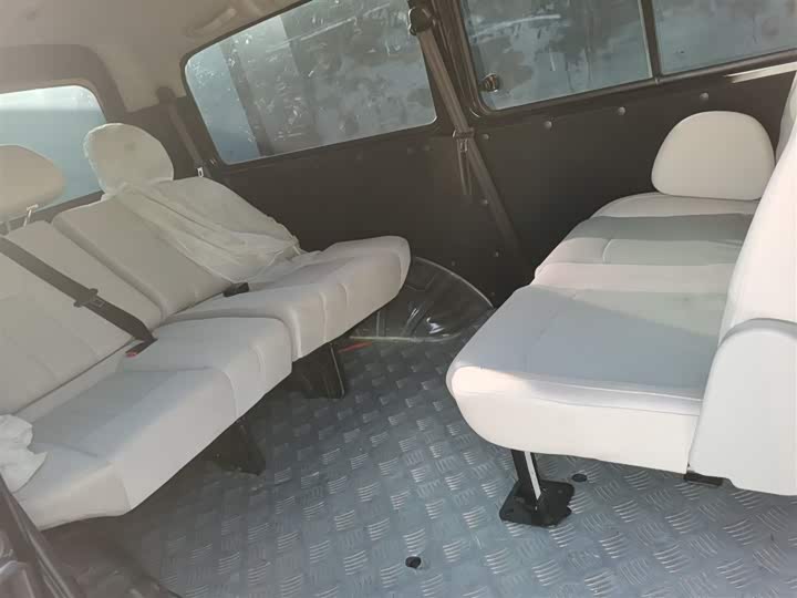 Фото 17 - Dongfeng Forthing Lingzhi M5