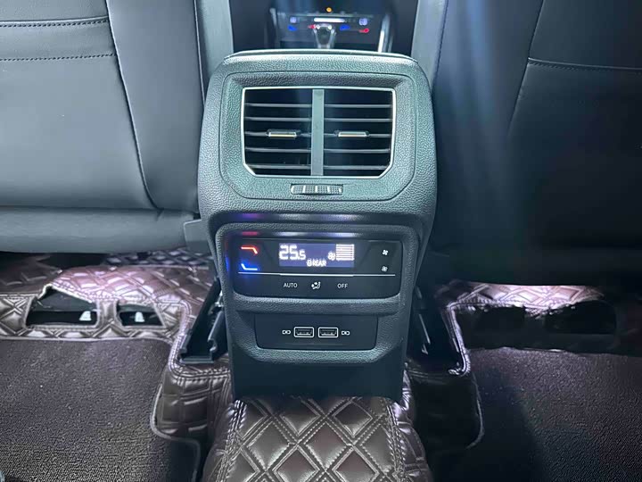 Фото 15 - Volkswagen Tayron