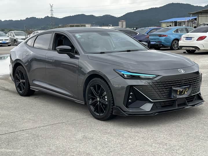 Фото 3 - Changan UNI-V