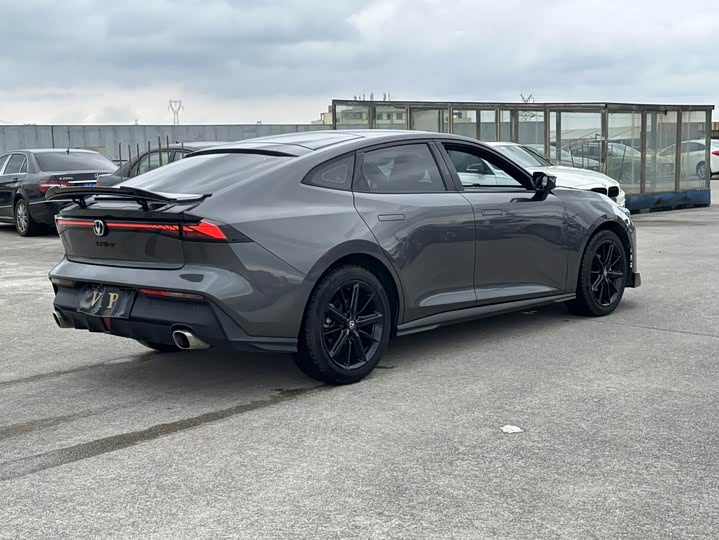 Фото 4 - Changan UNI-V