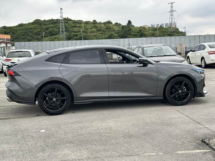 Фото 7 - Changan UNI-V