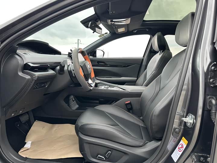 Фото 8 - Changan UNI-V