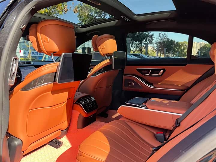 Фото 13 - Mercedes-Benz S-Class