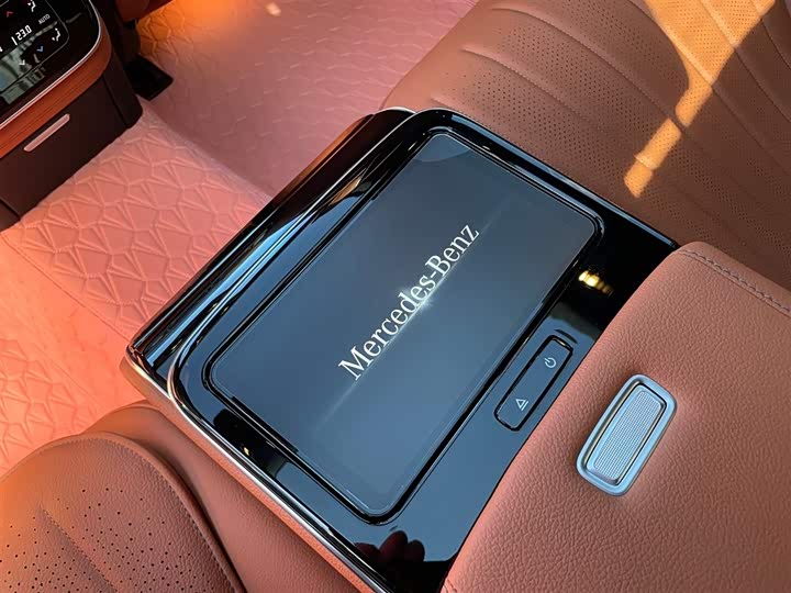 Фото 14 - Mercedes-Benz S-Class