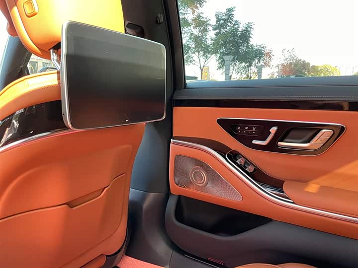 Фото 15 - Mercedes-Benz S-Class