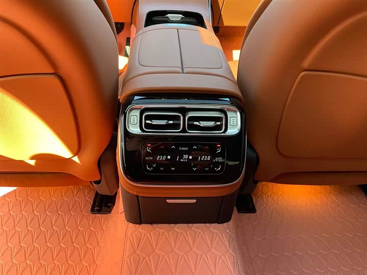 Фото 16 - Mercedes-Benz S-Class