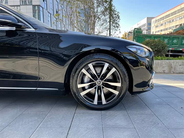 Фото 25 - Mercedes-Benz S-Class