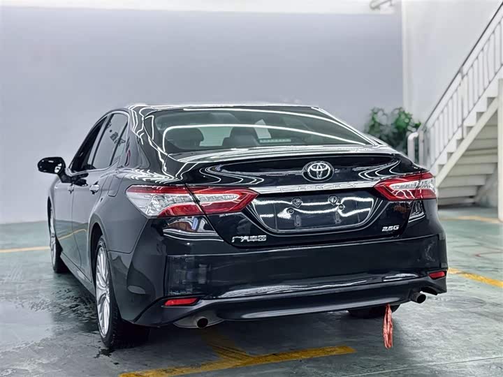 Фото 11 - Toyota Camry