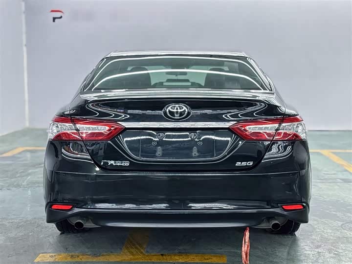 Фото 12 - Toyota Camry