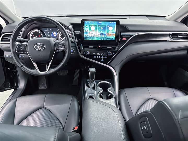 Фото 14 - Toyota Camry