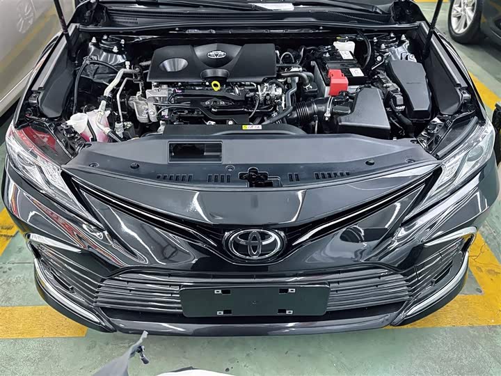 Фото 2 - Toyota Camry