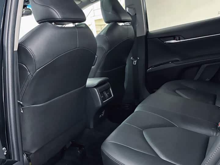 Фото 20 - Toyota Camry