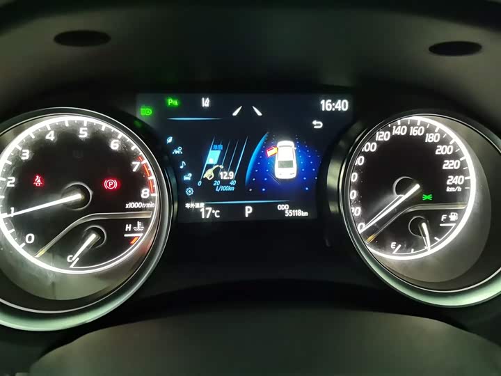 Фото 6 - Toyota Camry