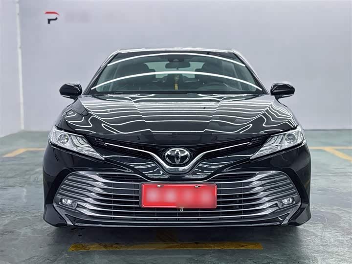 Фото 8 - Toyota Camry